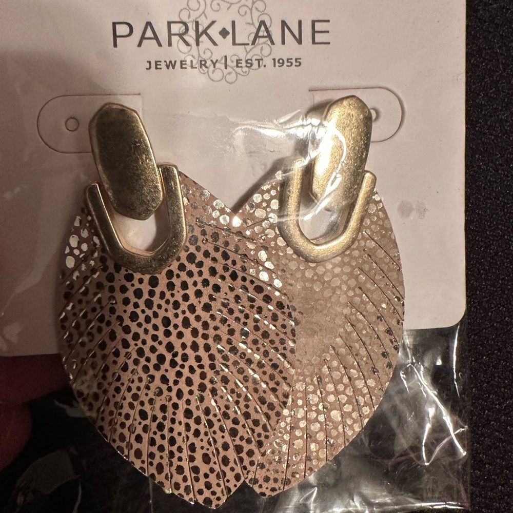 Park Lane Leaf Dangle Earrings Gold Metallic Leaf NEW
